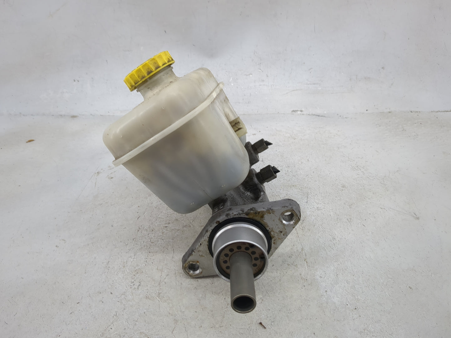 2006-2010 Jeep Grand Cherokee Brake Master Cylinder 5025759 - Oemusedautoparts1.com