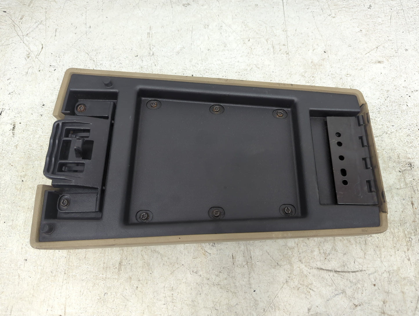 2008 Jeep Liberty Center Console Armrest Cover Lid Fits OEM Used Auto Parts - Oemusedautoparts1.com