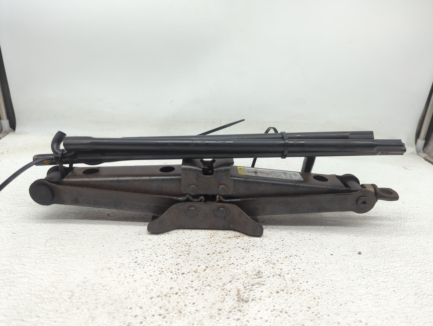 2011 Jeep Liberty Spare Scissor Car Jack - Oemusedautoparts1.com