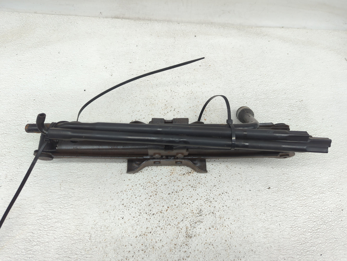 2011 Jeep Liberty Spare Scissor Car Jack - Oemusedautoparts1.com