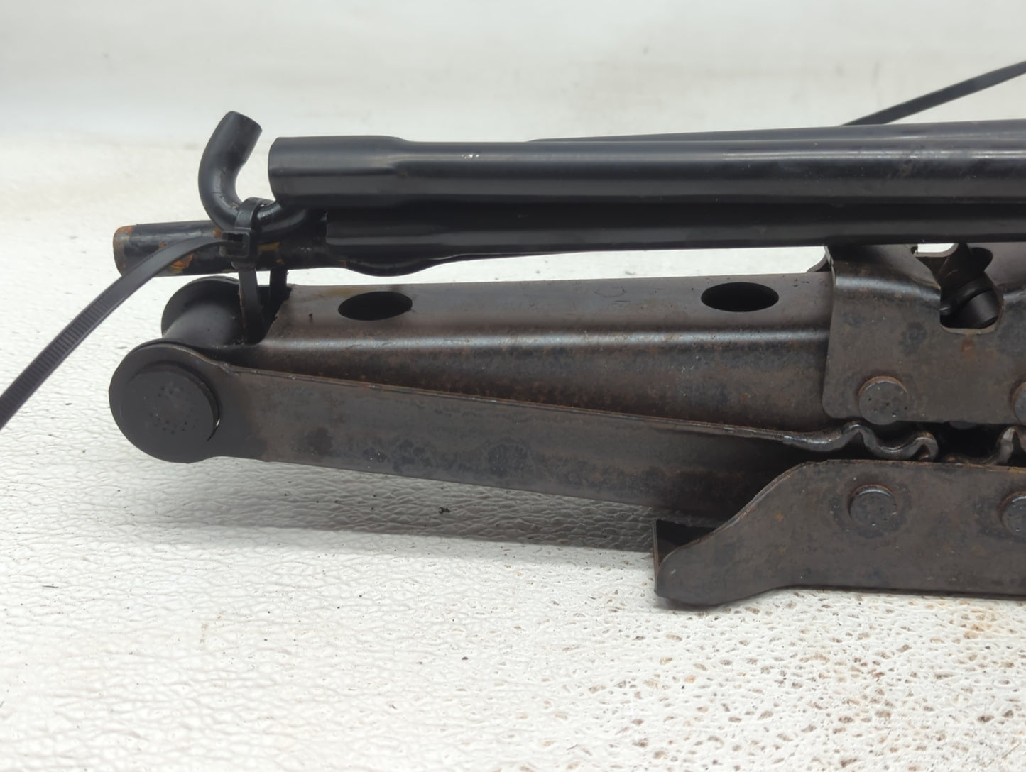 2011 Jeep Liberty Spare Scissor Car Jack - Oemusedautoparts1.com