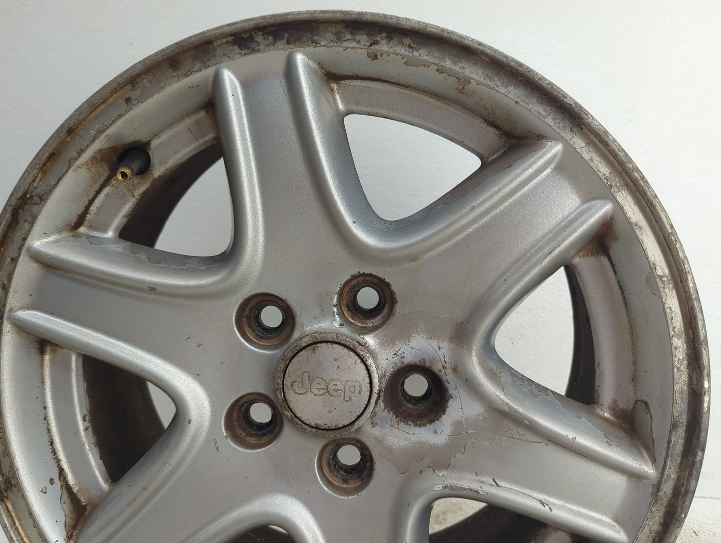2002-2004 Jeep Liberty Oem Wheel Rim 1104927 - Oemusedautoparts1.com