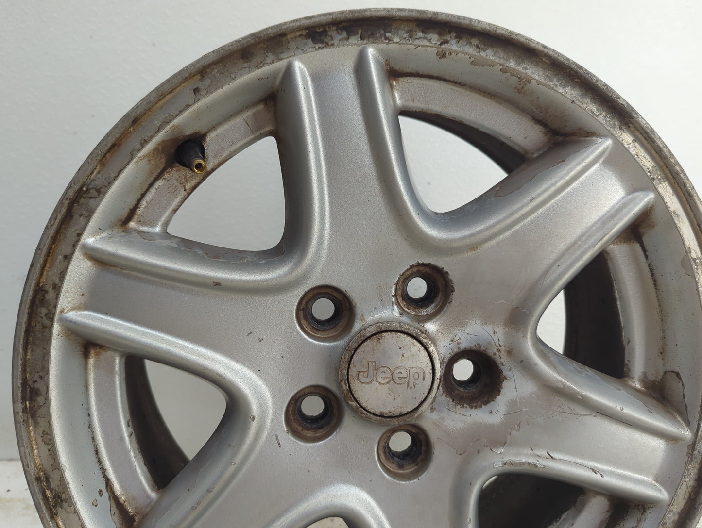 2002-2004 Jeep Liberty Oem Wheel Rim 1104927 - Oemusedautoparts1.com