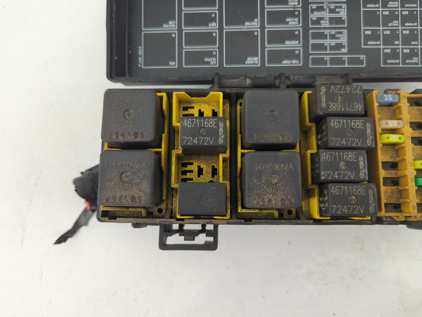 2005-2007 Jeep Liberty Fusebox Fuse Box Panel Relay Module Fits Fits 2005 2006 2007 OEM Used Auto Parts - Oemusedautoparts1.