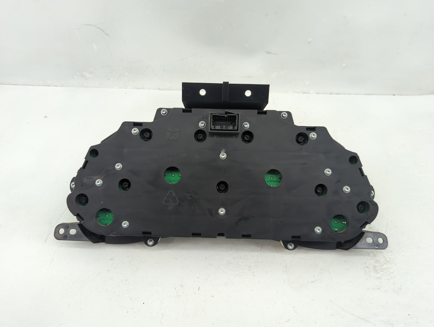 2005 Jeep Liberty Instrument Cluster Speedometer Gauges Fits OEM Used Auto Parts - Oemusedautoparts1.com