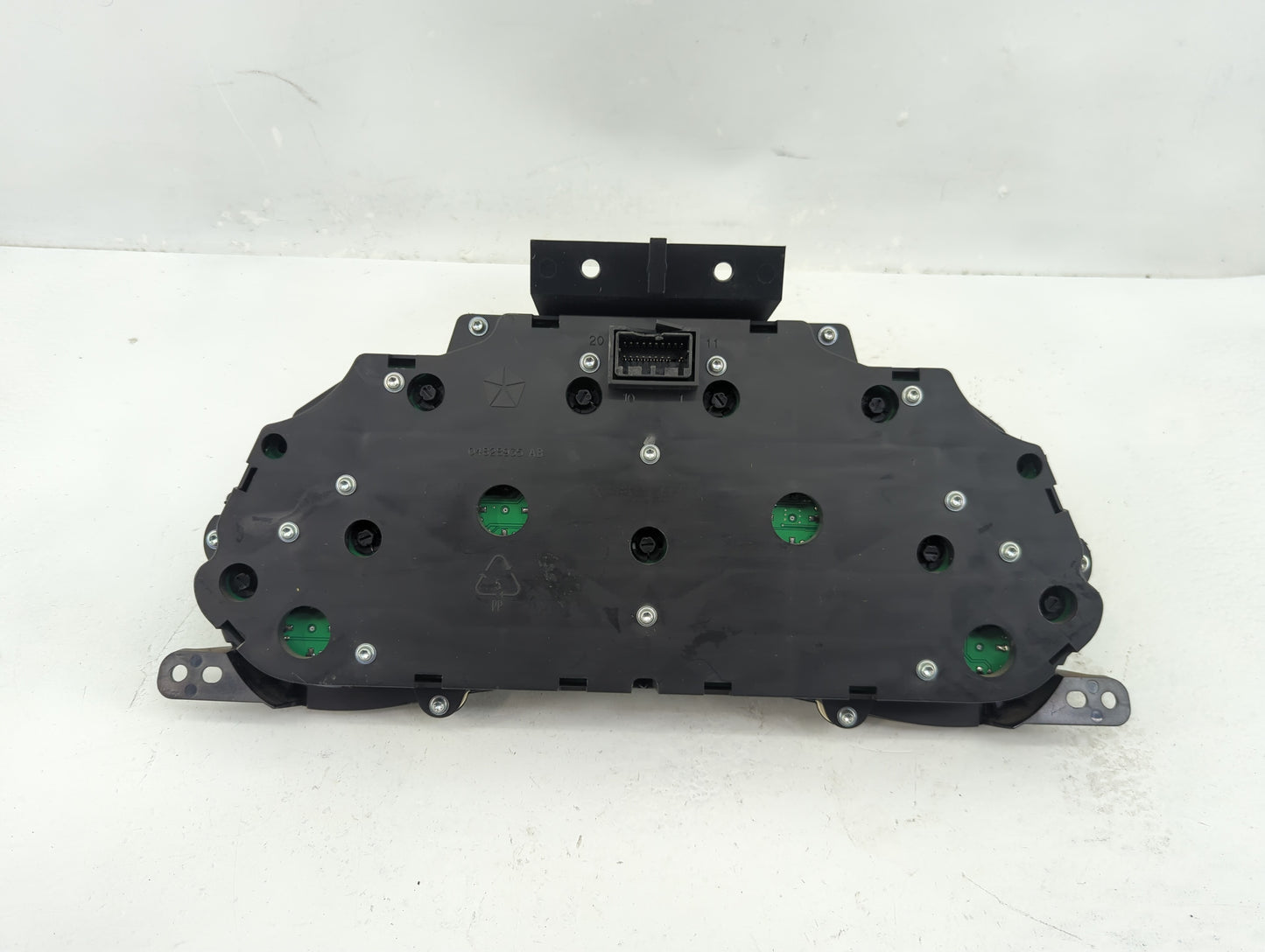 2005 Jeep Liberty Instrument Cluster Speedometer Gauges Fits OEM Used Auto Parts - Oemusedautoparts1.com