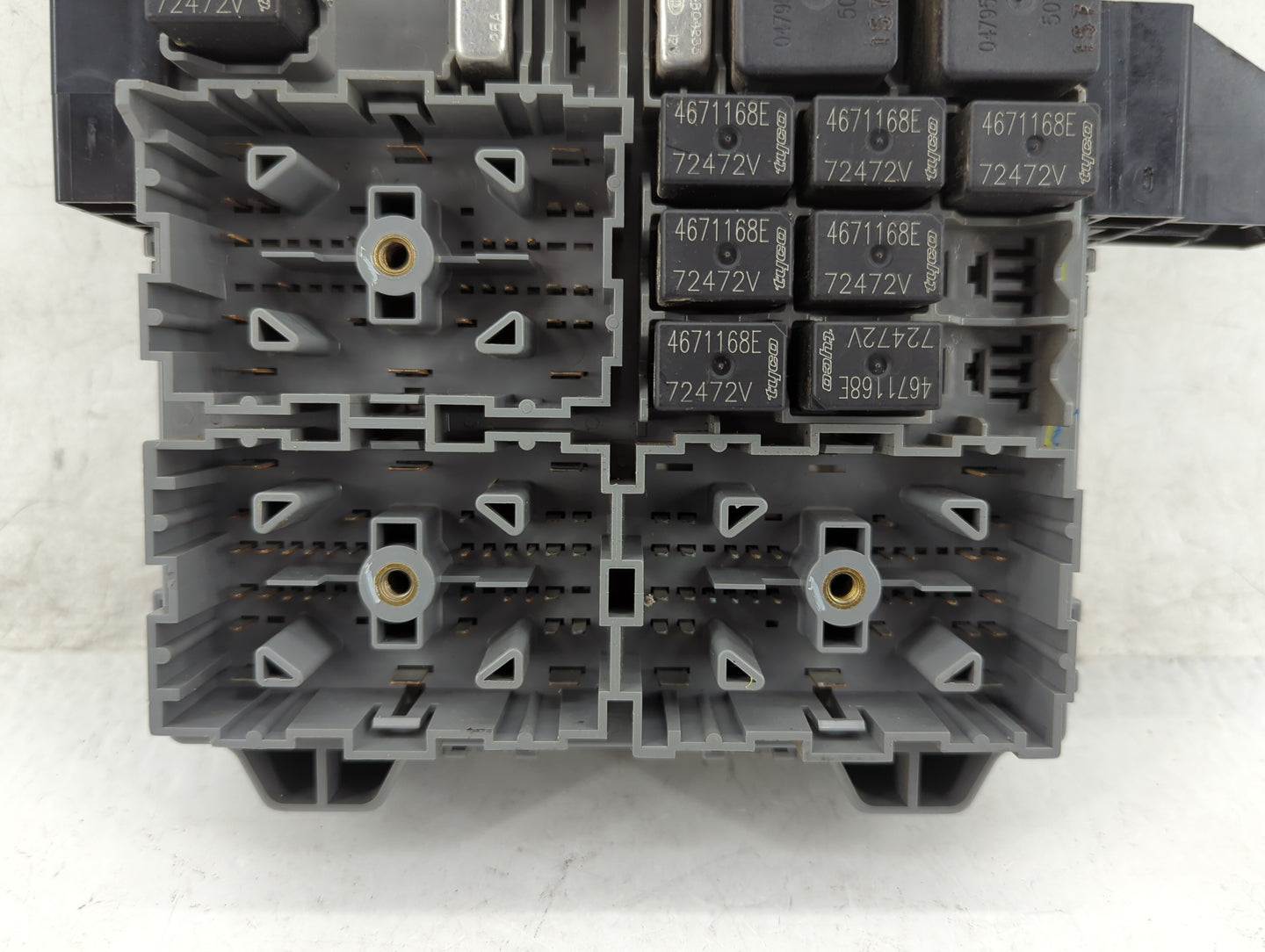 2005-2005 Jeep Liberty Body Control Module Bcm Inner Cabin Fuse Box - Oemusedautoparts1.com