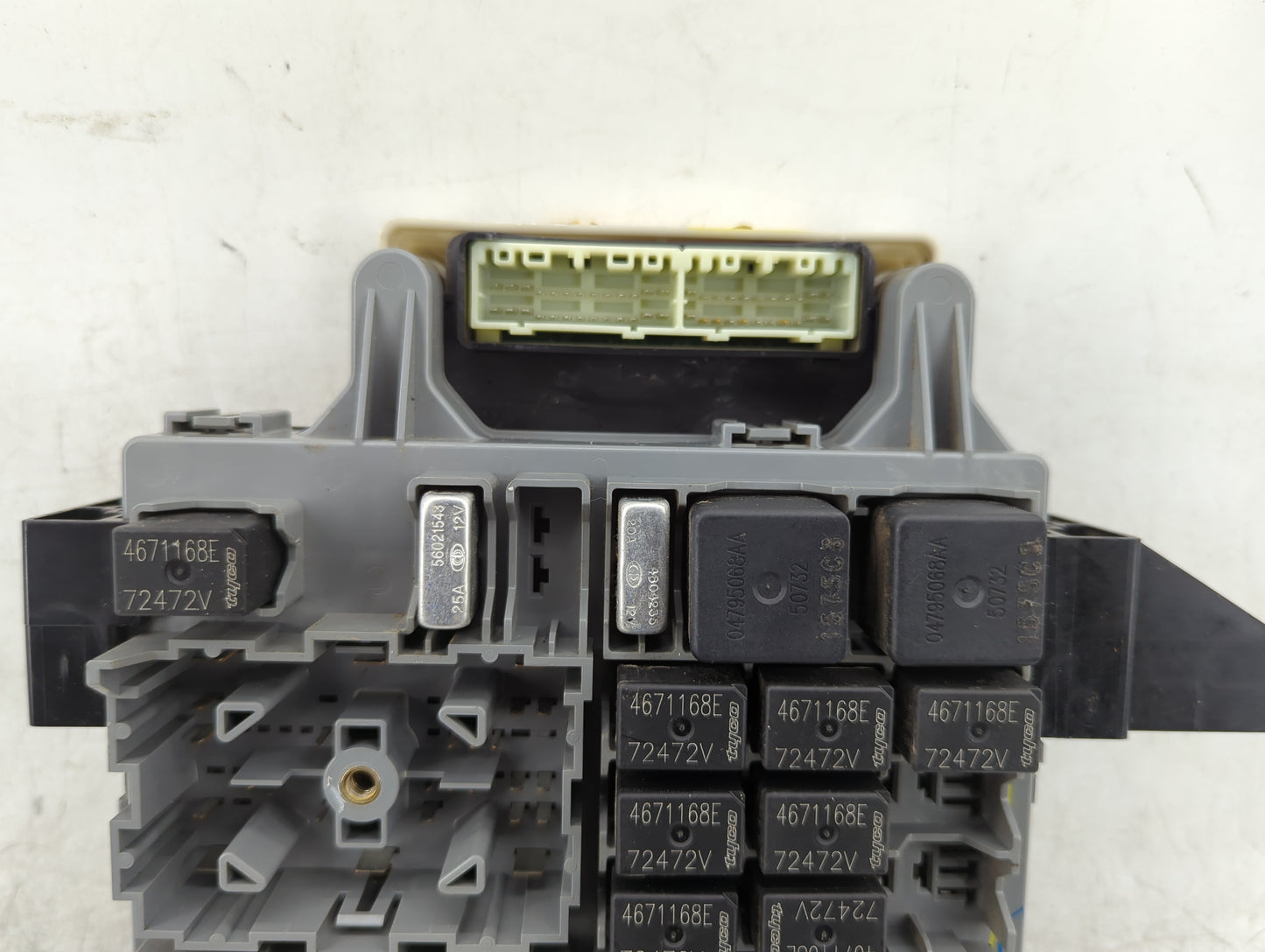 2005-2005 Jeep Liberty Body Control Module Bcm Inner Cabin Fuse Box - Oemusedautoparts1.com
