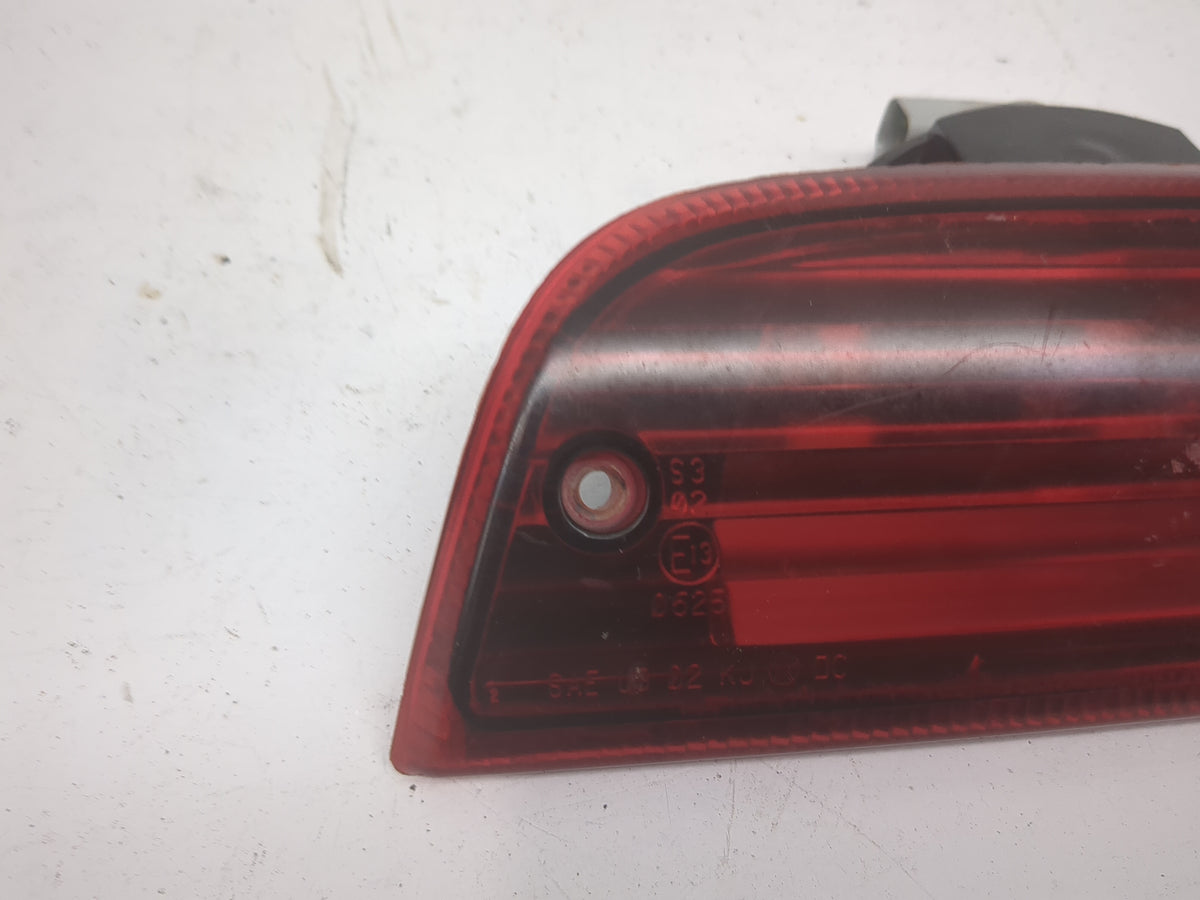 2005 Jeep Liberty High Mounted Stop Third Brake Light Lamp - Oemusedautoparts1.com