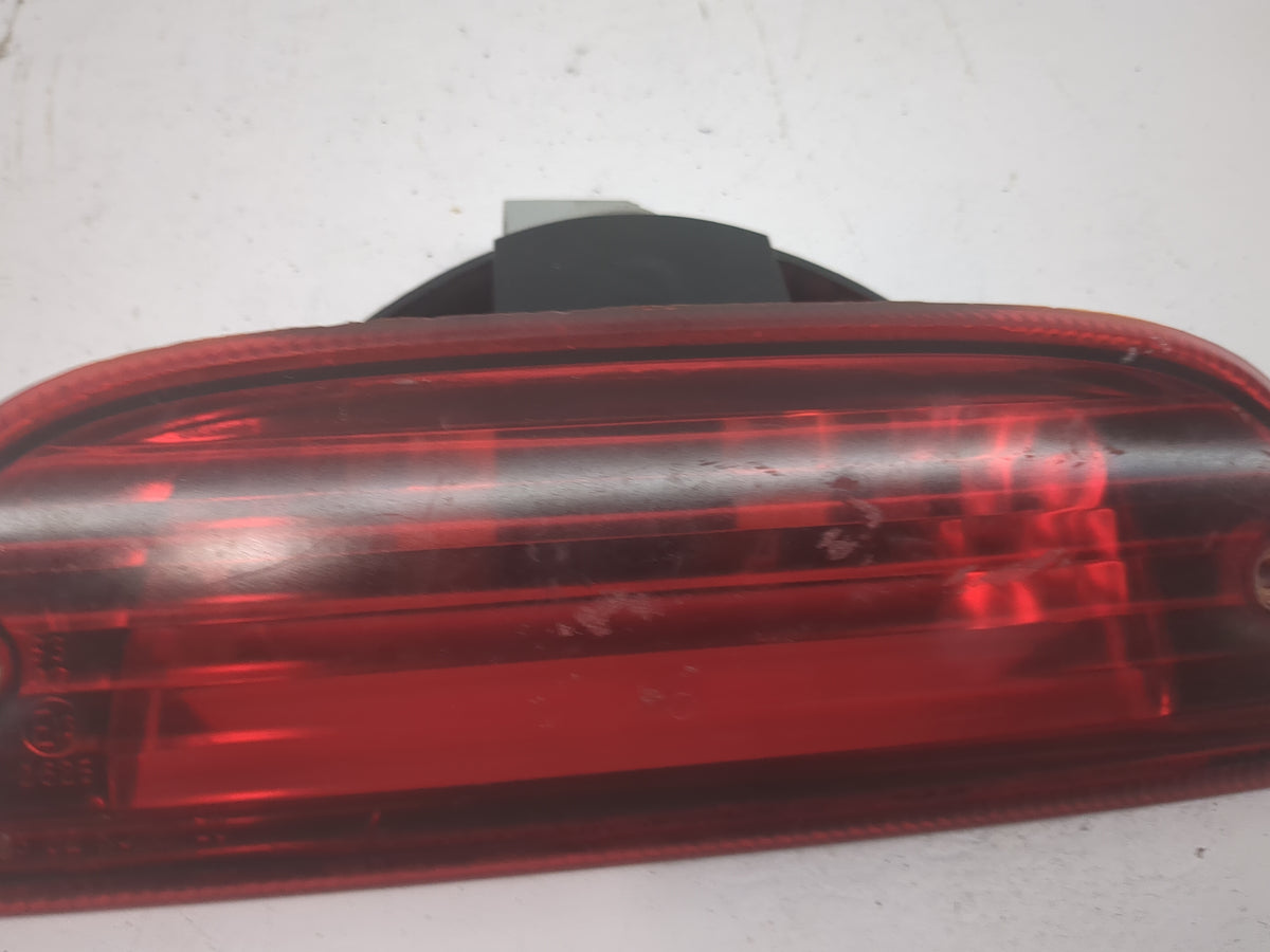 2005 Jeep Liberty High Mounted Stop Third Brake Light Lamp - Oemusedautoparts1.com