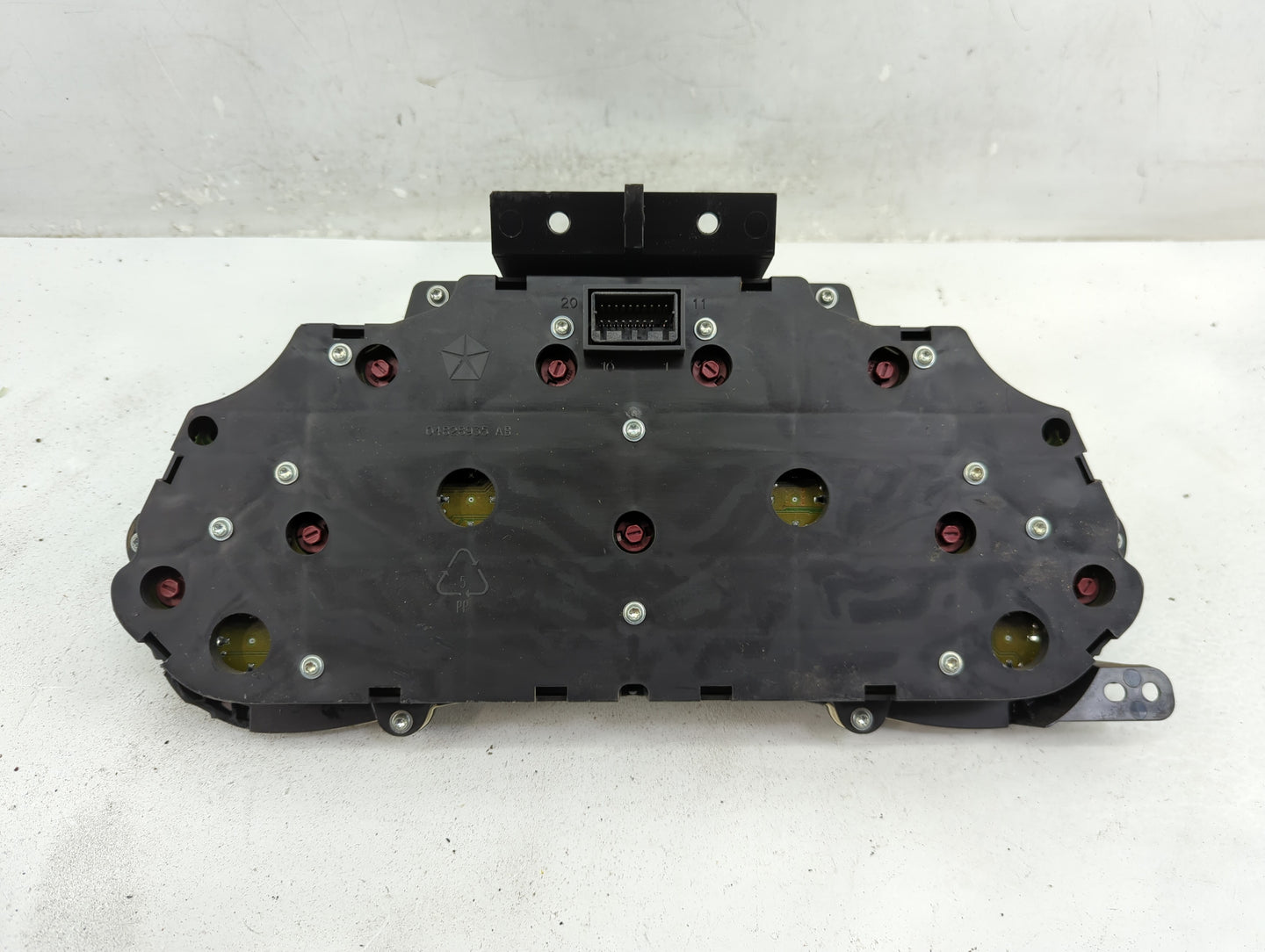 2003 Jeep Liberty Instrument Cluster Speedometer Gauges Fits OEM Used Auto Parts - Oemusedautoparts1.com