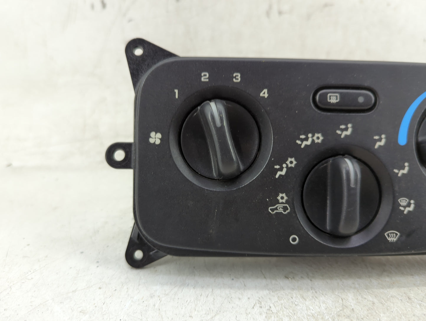 2002-2003 Jeep Liberty Climate Control Module Temperature AC/Heater Replacement Fits Fits 2002 2003 OEM Used Auto Parts - Oe