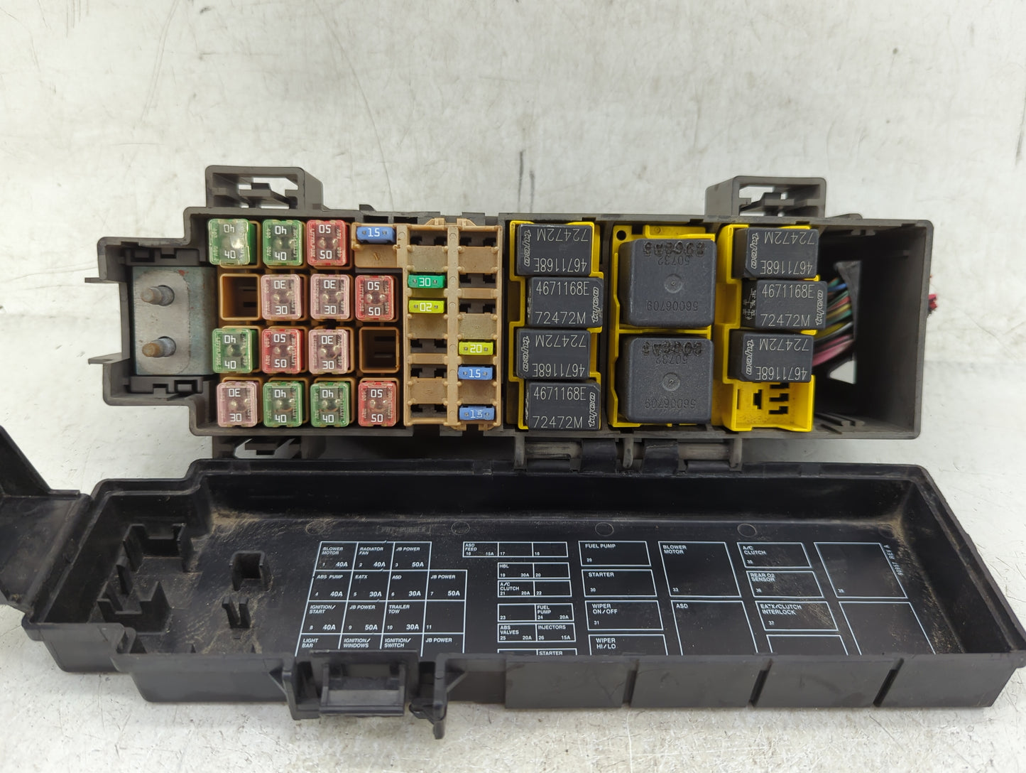 2002-2004 Jeep Liberty Fusebox Fuse Box Panel Relay Module Fits Fits 2002 2003 2004 OEM Used Auto Parts - Oemusedautoparts1.
