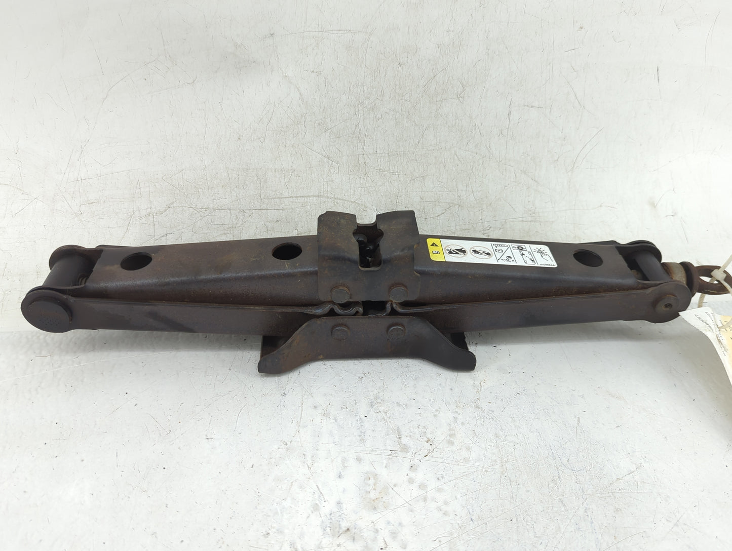 2011 Jeep Liberty Spare Scissor Car Jack 900199 - Oemusedautoparts1.com