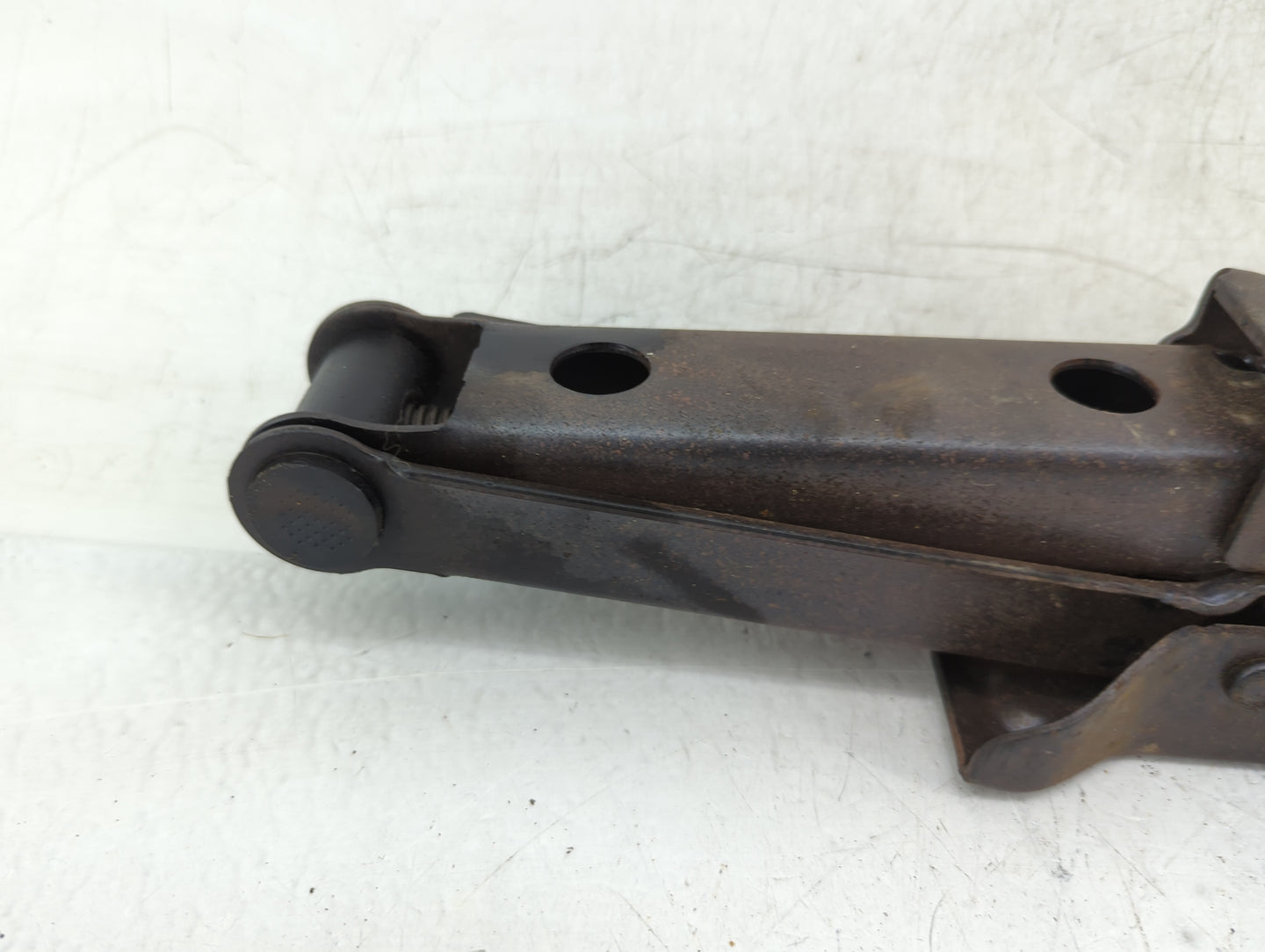 2011 Jeep Liberty Spare Scissor Car Jack 900199 - Oemusedautoparts1.com