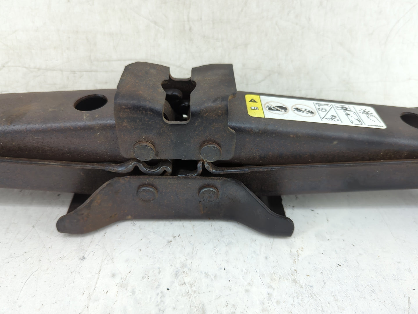 2011 Jeep Liberty Spare Scissor Car Jack 900199 - Oemusedautoparts1.com