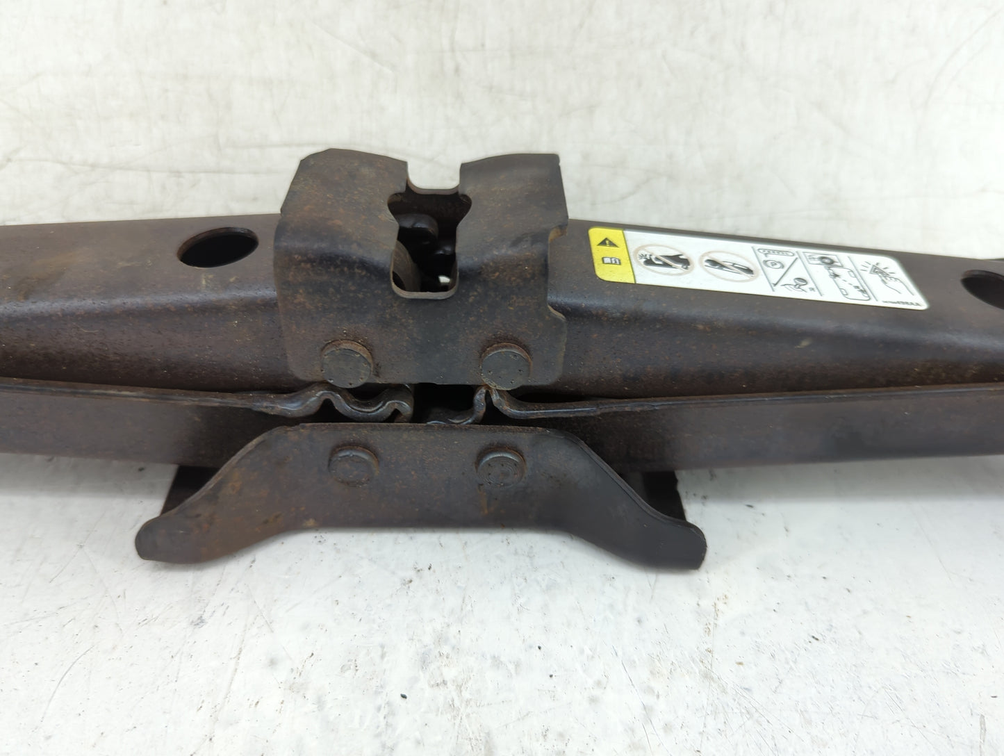 2011 Jeep Liberty Spare Scissor Car Jack 900199 - Oemusedautoparts1.com