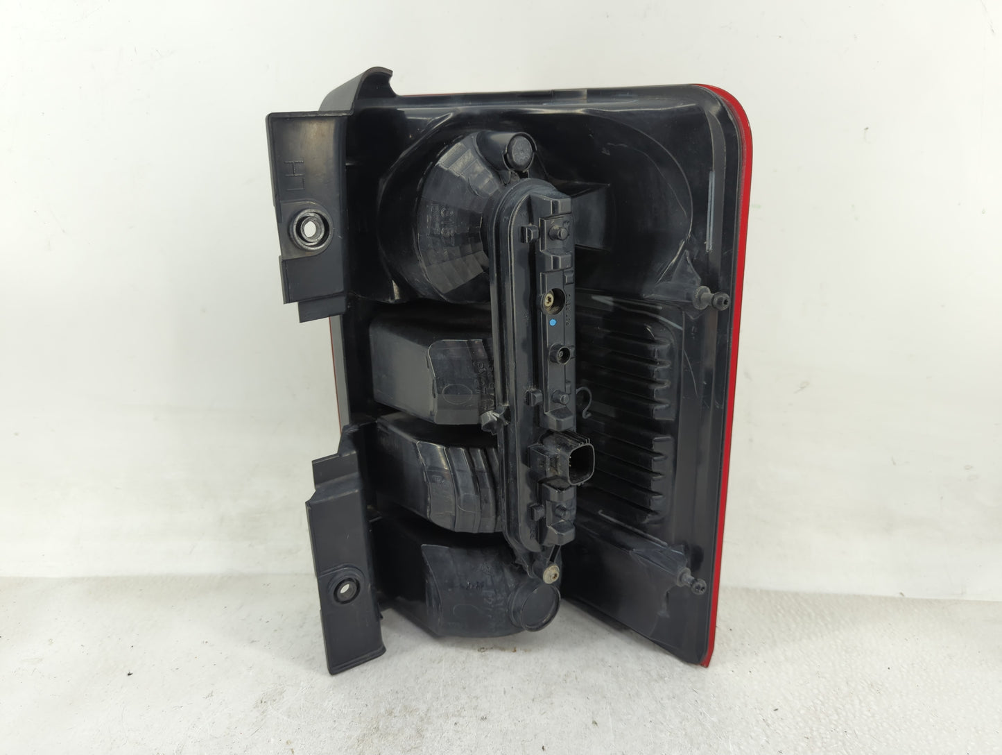 2008-2012 Jeep Liberty Tail Light Assembly Driver Left OEM Fits Fits 2008 2009 2010 2011 2012 OEM Used Auto Parts - Oemuseda