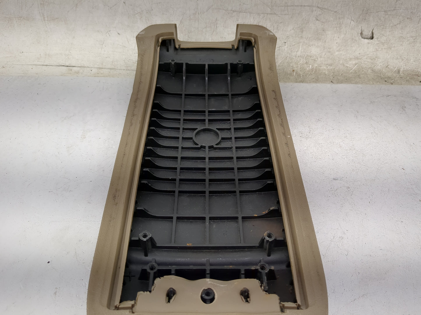 2011-2017 Jeep Patriot Center Console Armrest Cover Lid Fits Fits 2011 2012 2013 2014 2015 2016 2017 OEM Used Auto Parts - O