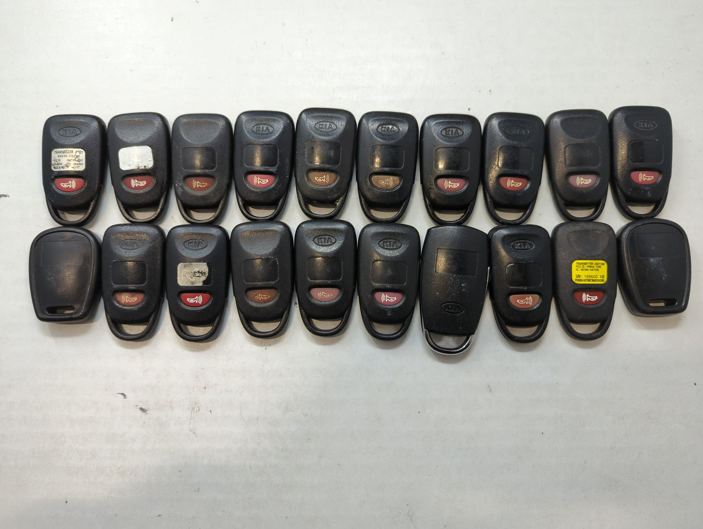 Lot of 20 Kia Keyless Entry Remote Fob MIXED FCC IDS MIXED PART NUMBERS - Oemusedautoparts1.com