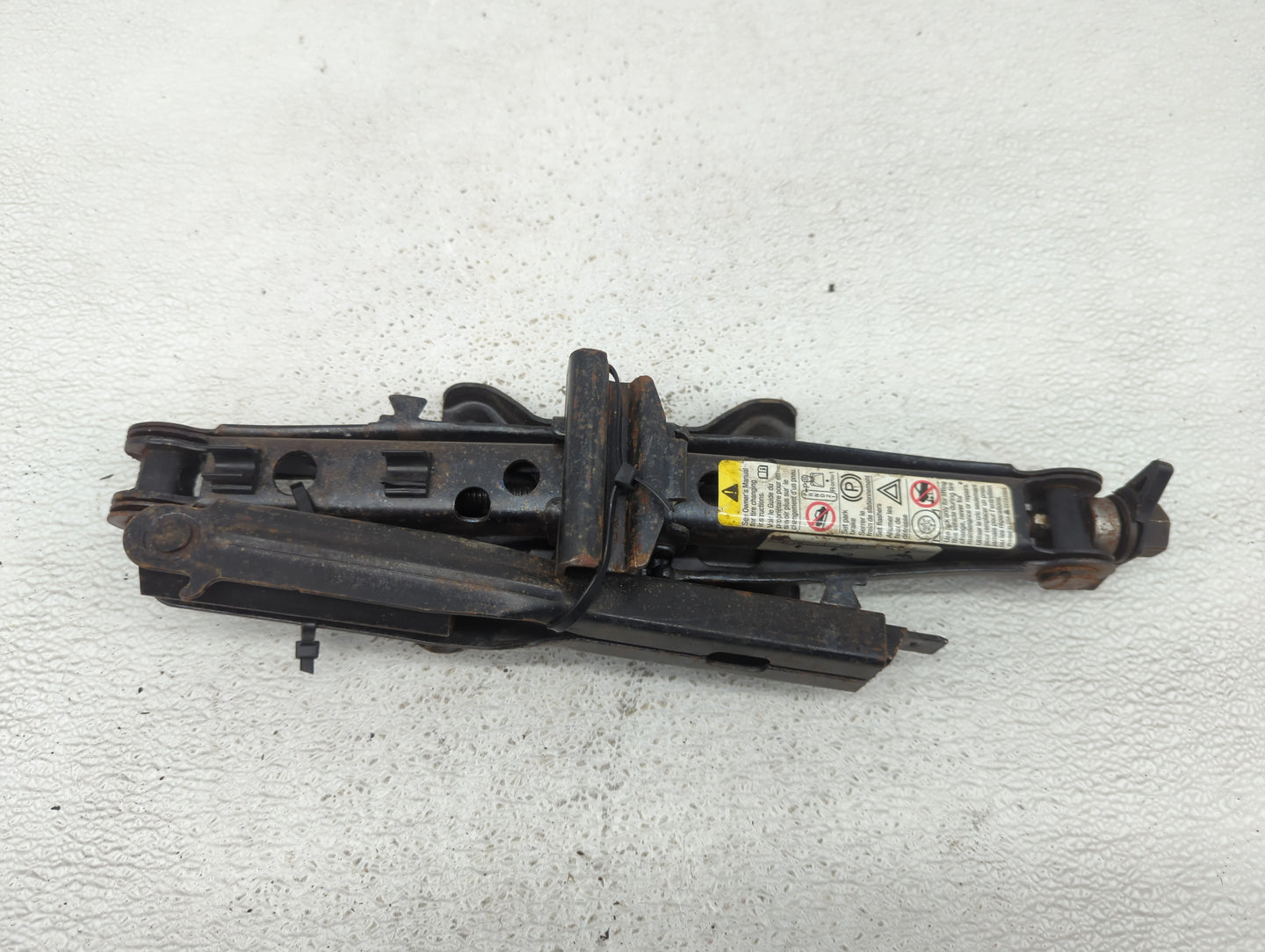Kia Forte Spare Scissor Car Jack 1055068 - Oemusedautoparts1.com
