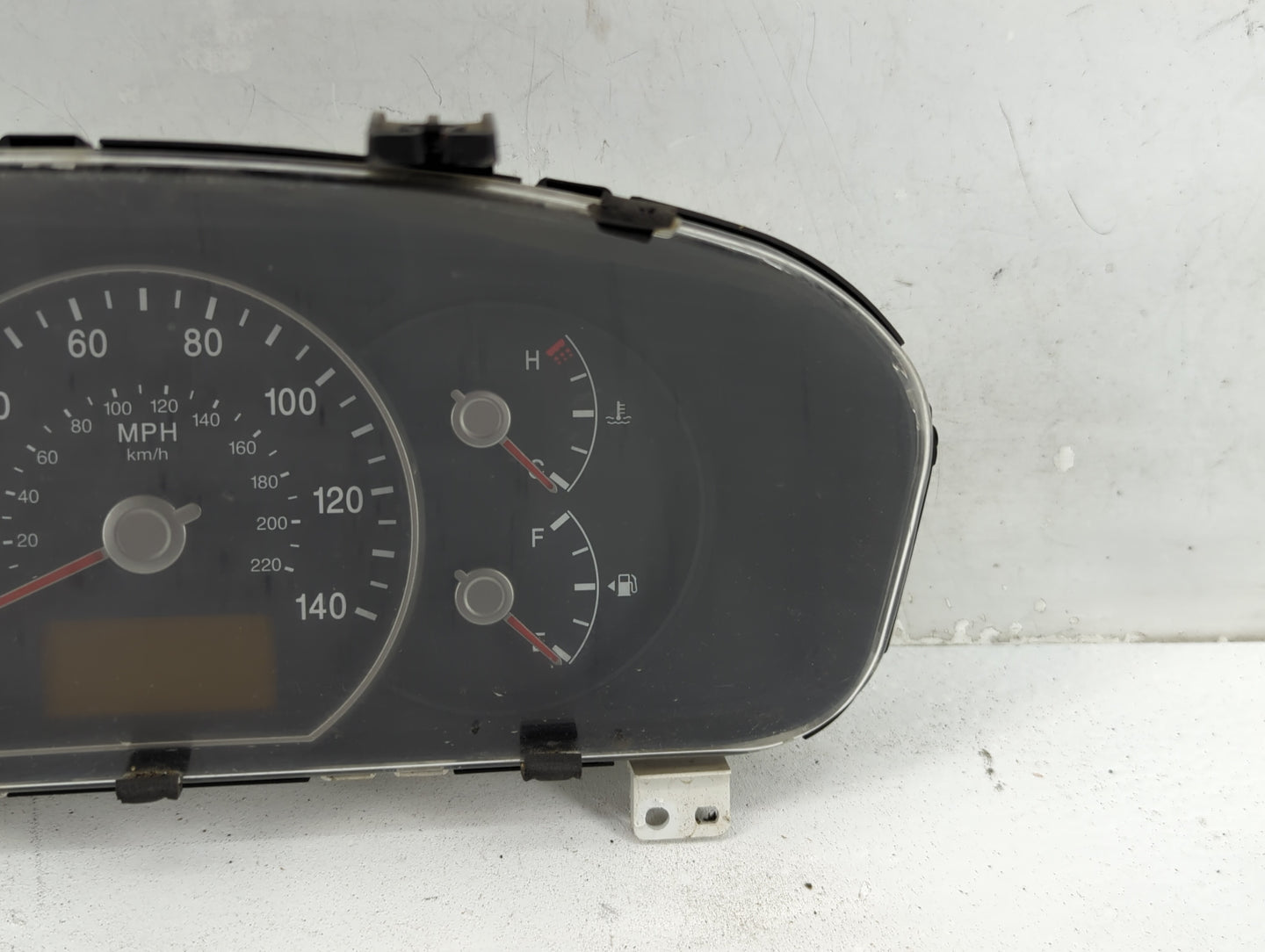 2007-2008 Kia Rondo Instrument Cluster Speedometer Gauges Fits Fits 2007 2008 OEM Used Auto Parts - Oemusedautoparts1.com