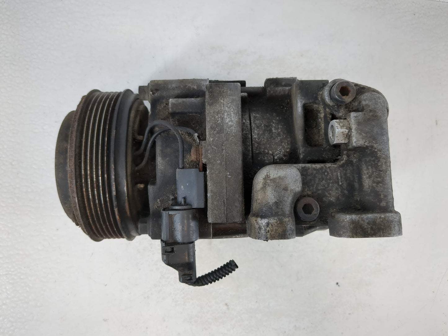 2002-2005 Kia Sedona Air Conditioning A/c Ac Compressor Oem - Oemusedautoparts1.com