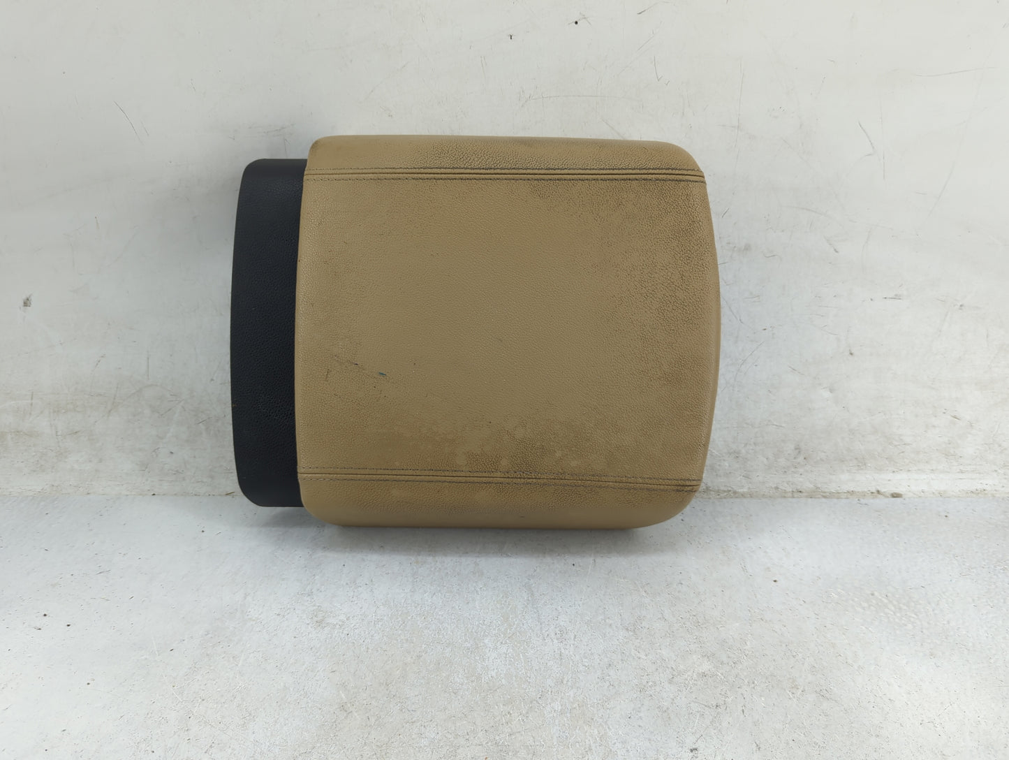2015-2018 Kia Sedona Center Console Armrest Cover Lid Fits Fits 2015 2016 2017 2018 OEM Used Auto Parts - Oemusedautoparts1.