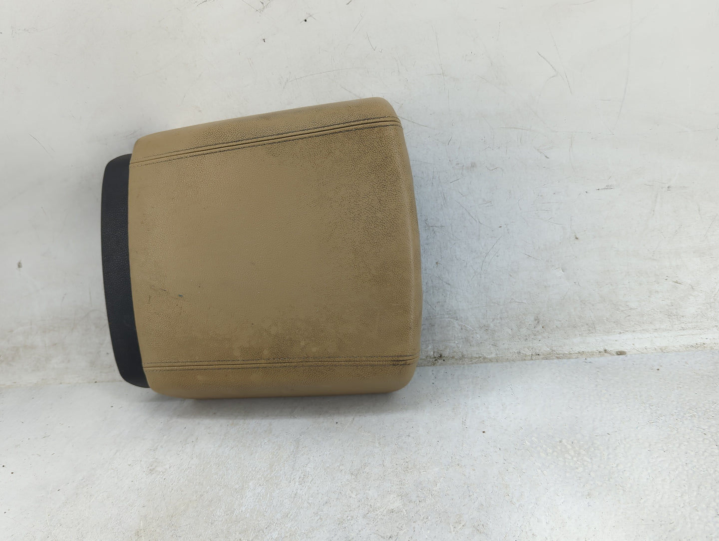 2015-2018 Kia Sedona Center Console Armrest Cover Lid Fits Fits 2015 2016 2017 2018 OEM Used Auto Parts - Oemusedautoparts1.