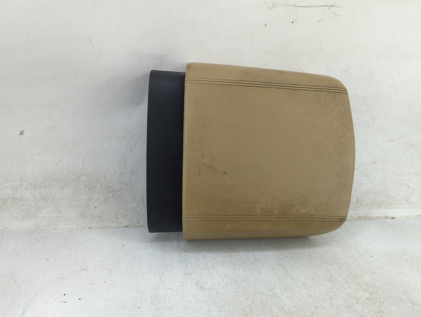 2015-2018 Kia Sedona Center Console Armrest Cover Lid Fits Fits 2015 2016 2017 2018 OEM Used Auto Parts - Oemusedautoparts1.
