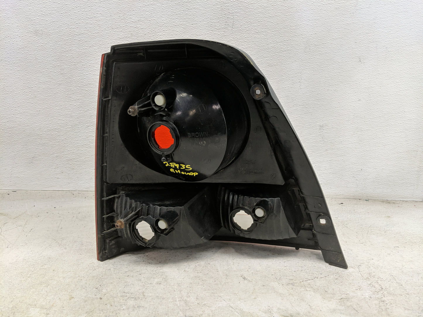 2003-2006 Kia Sorento Tail Light Assembly Passenger Right OEM Fits Fits 2003 2004 2005 2006 OEM Used Auto Parts - Oemusedaut