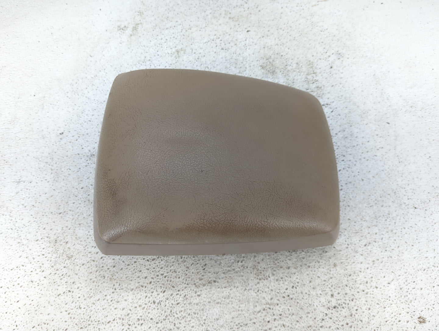 2003-2009 Kia Sorento Center Console Armrest Cover Lid Fits Fits 2003 2004 2005 2006 2007 2008 2009 OEM Used Auto Parts - Oe