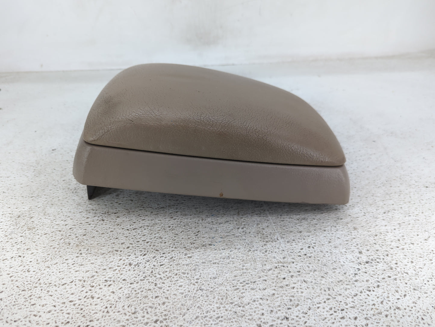 2003-2009 Kia Sorento Center Console Armrest Cover Lid Fits Fits 2003 2004 2005 2006 2007 2008 2009 OEM Used Auto Parts - Oe