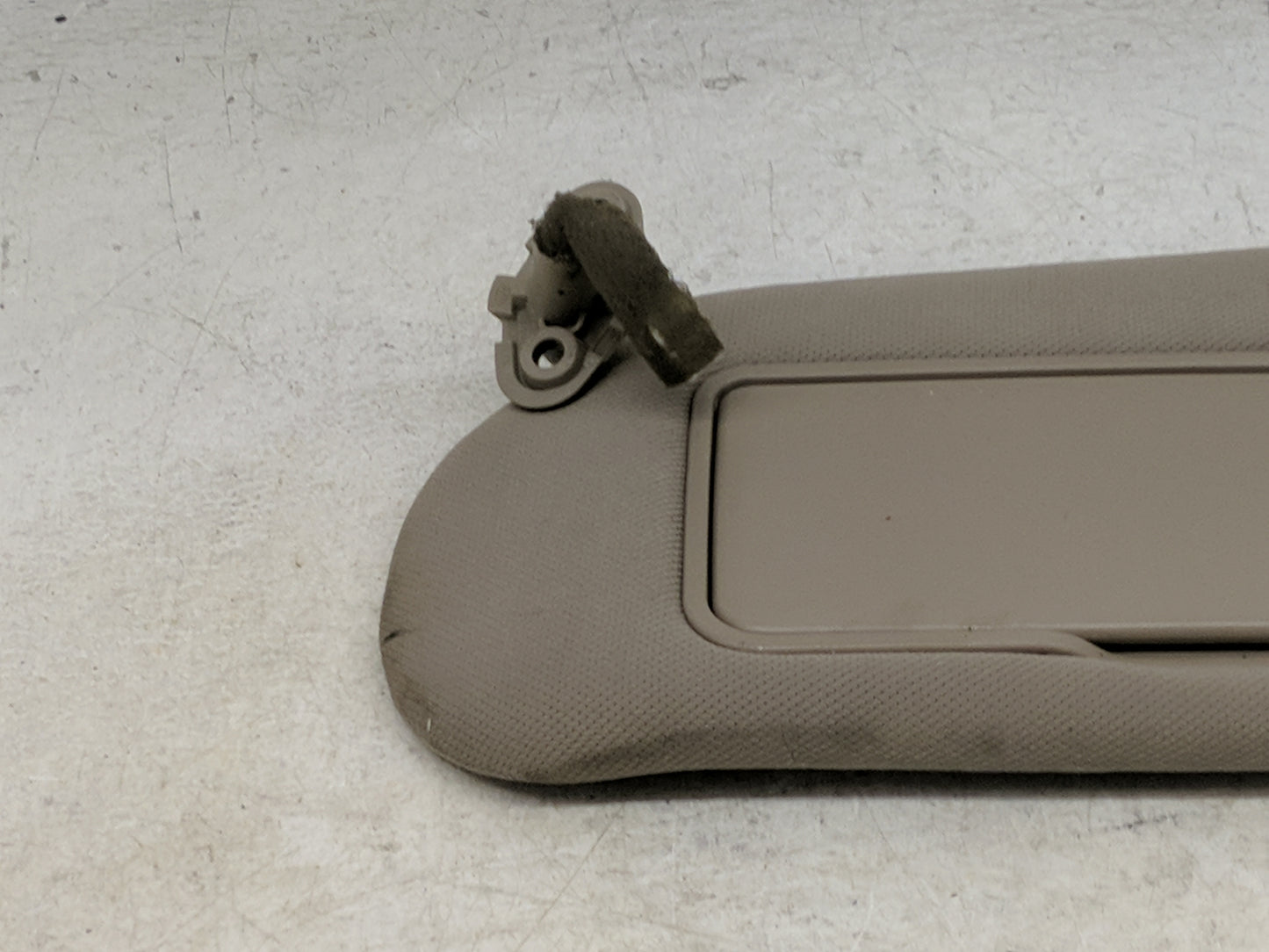 2005-2007 Kia Sorento Sun Visor Shade Replacement Driver Left Mirror Fits Fits 2005 2006 2007 OEM Used Auto Parts - Oemuseda