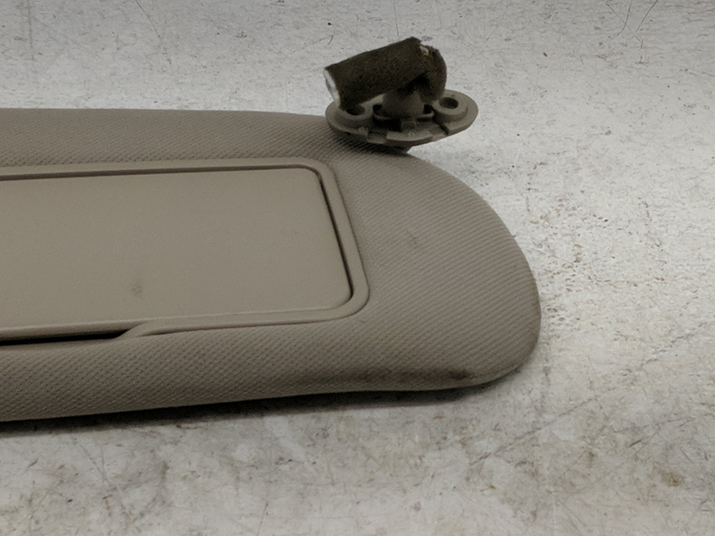 2005-2007 Kia Sorento Sun Visor Shade Replacement Passenger Right Mirror Fits Fits 2005 2006 2007 OEM Used Auto Parts - Oemu