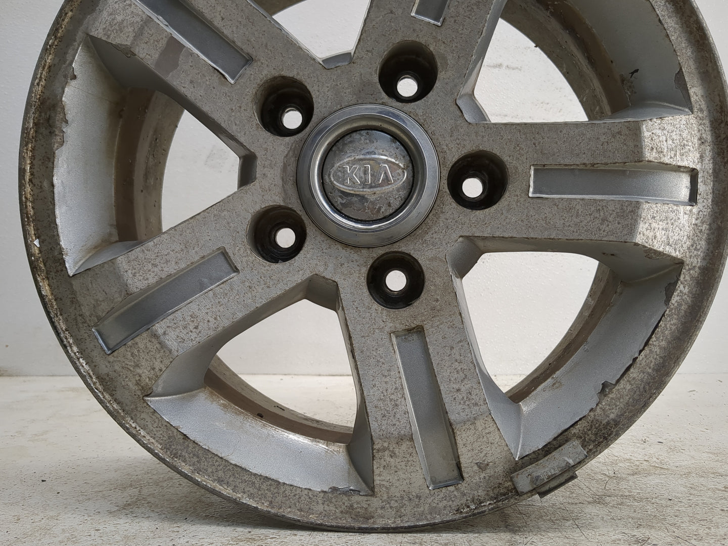 2003-2006 Kia Sorento Oem Wheel Rim 1148744 - Oemusedautoparts1.com