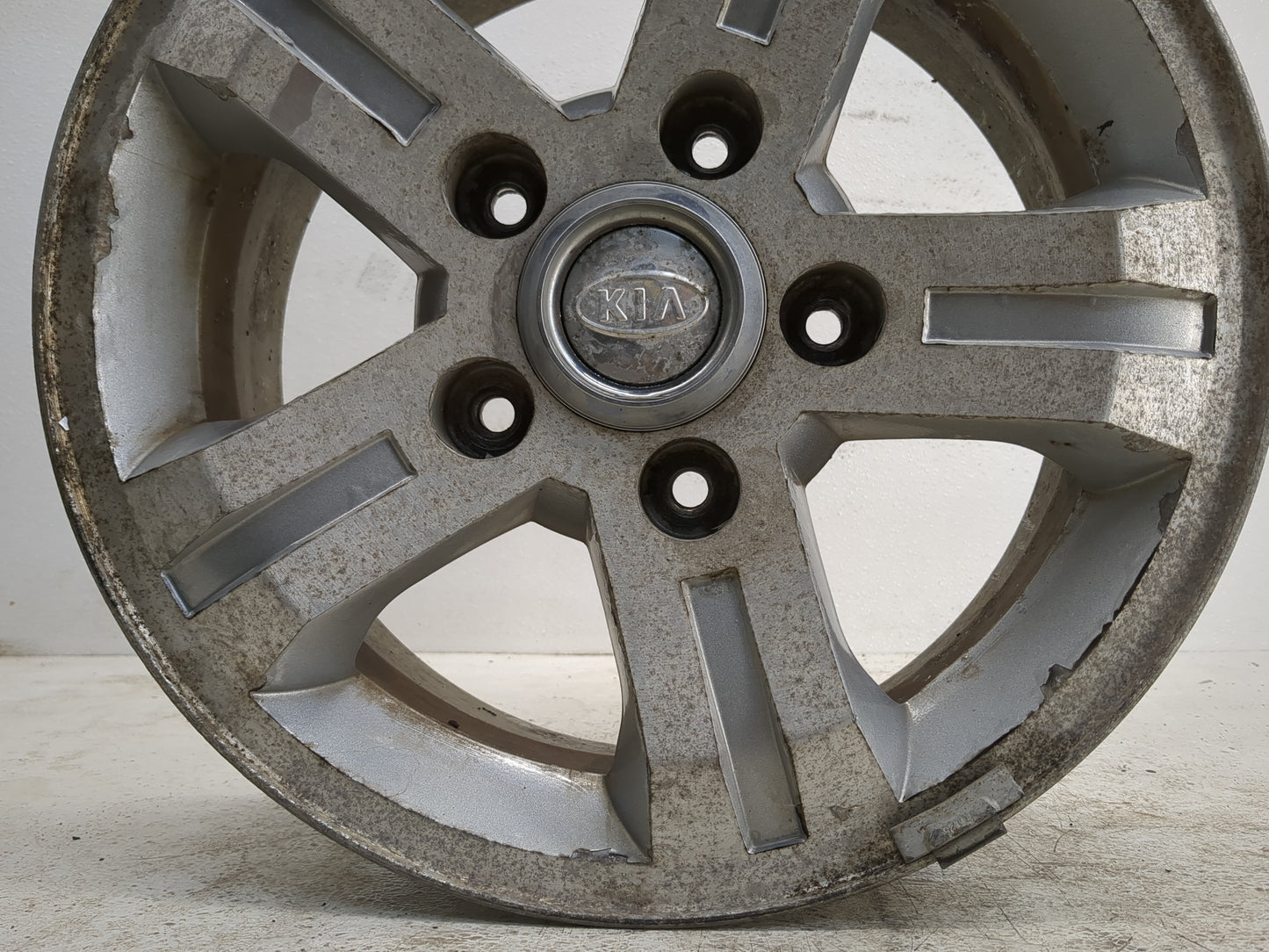 2003-2006 Kia Sorento Oem Wheel Rim 1148744 - Oemusedautoparts1.com