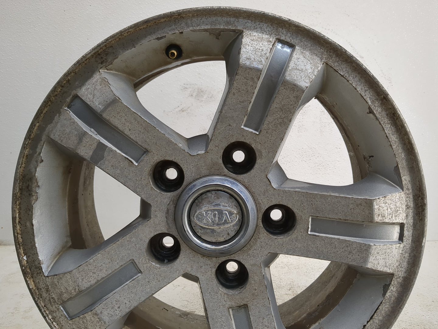 2003-2006 Kia Sorento Oem Wheel Rim 1148744 - Oemusedautoparts1.com