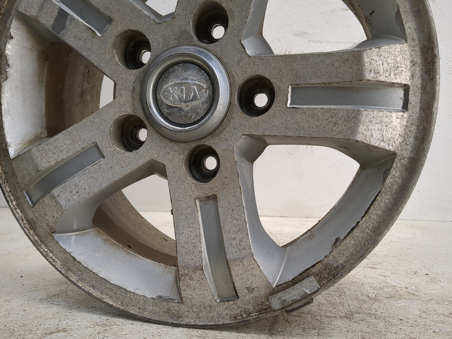 2003-2006 Kia Sorento Oem Wheel Rim 1148744 - Oemusedautoparts1.com