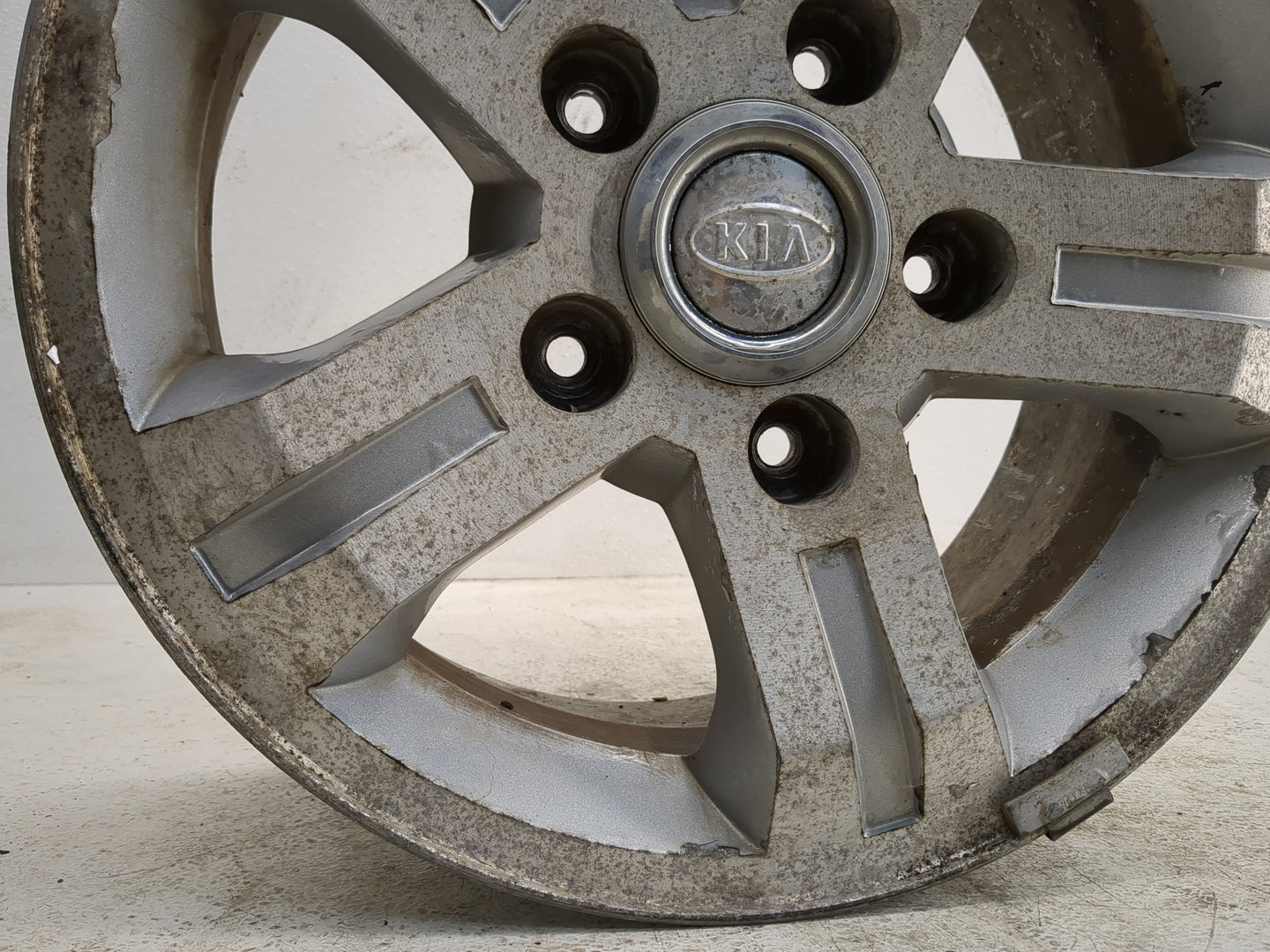 2003-2006 Kia Sorento Oem Wheel Rim 1148744 - Oemusedautoparts1.com