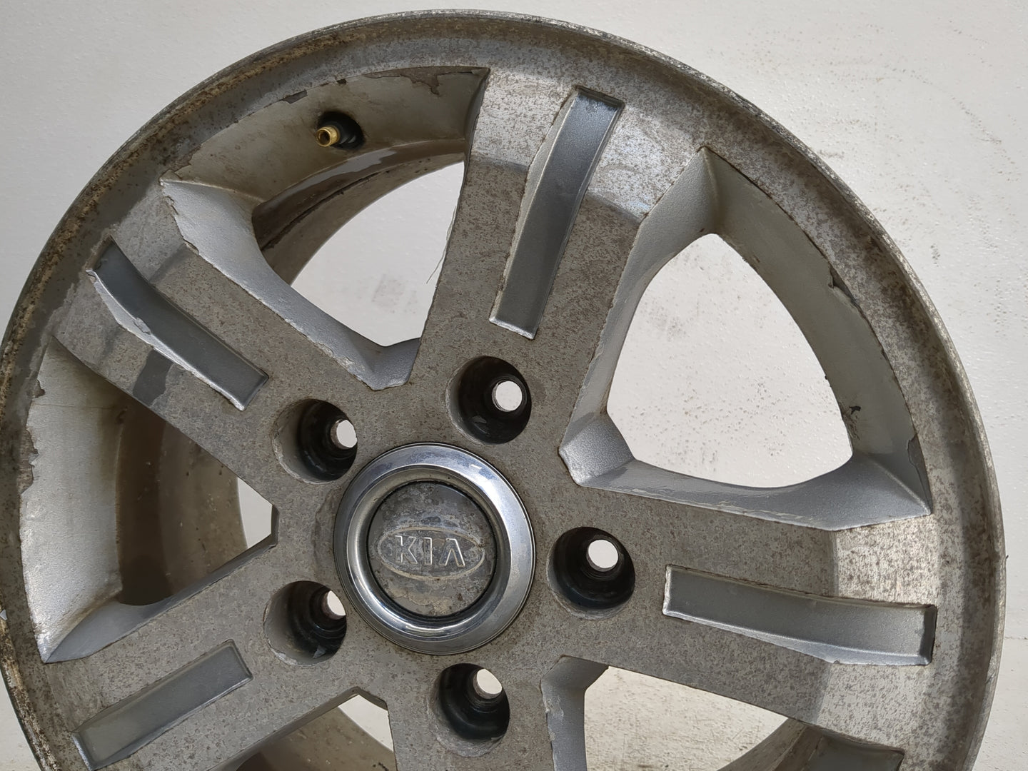 2003-2006 Kia Sorento Oem Wheel Rim 1148744 - Oemusedautoparts1.com
