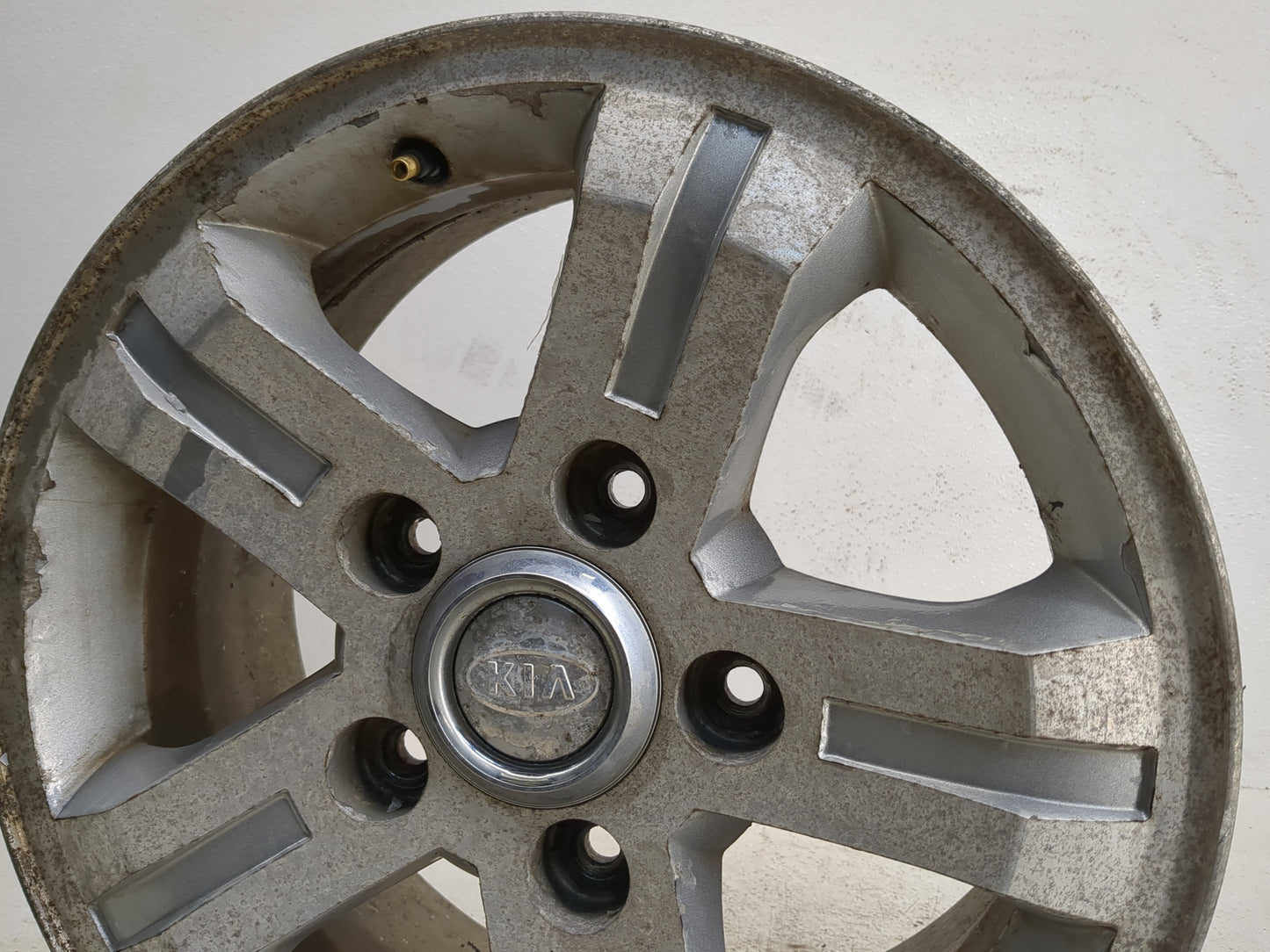 2003-2006 Kia Sorento Oem Wheel Rim 1148744 - Oemusedautoparts1.com