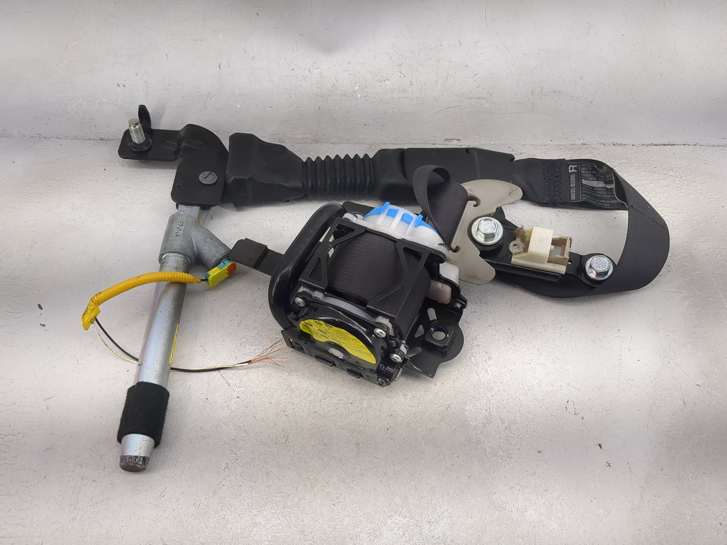 2014-2019 Kia Soul Passenger Front Seatbelt Retractor - Oemusedautoparts1.com