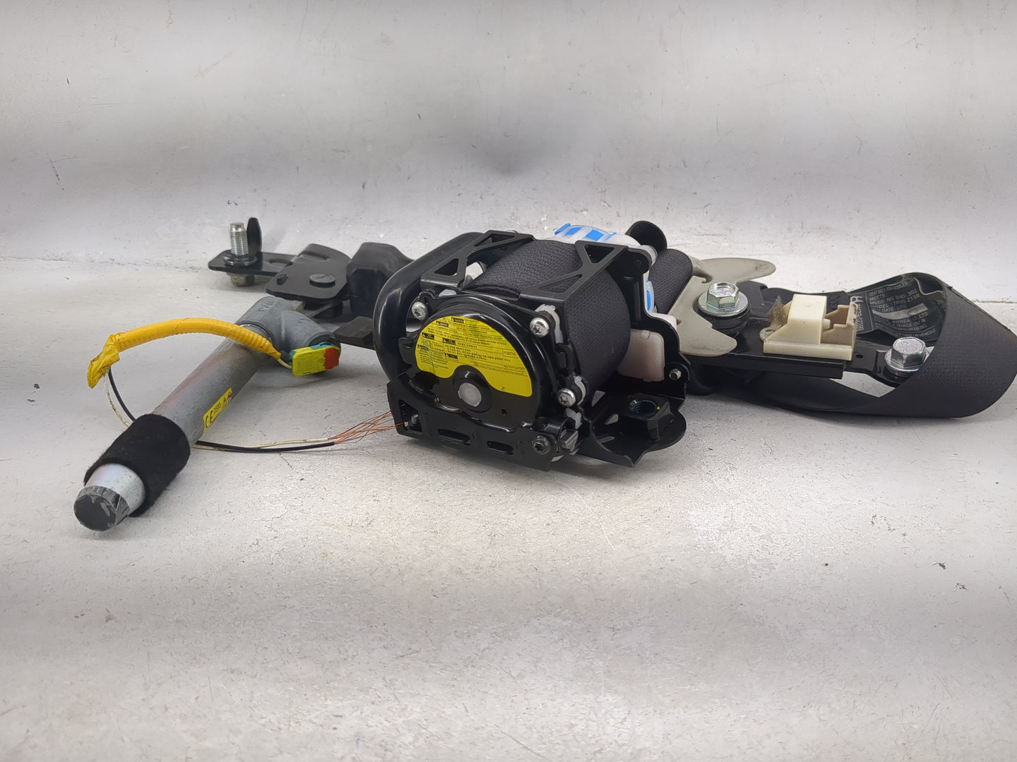 2014-2019 Kia Soul Passenger Front Seatbelt Retractor - Oemusedautoparts1.com
