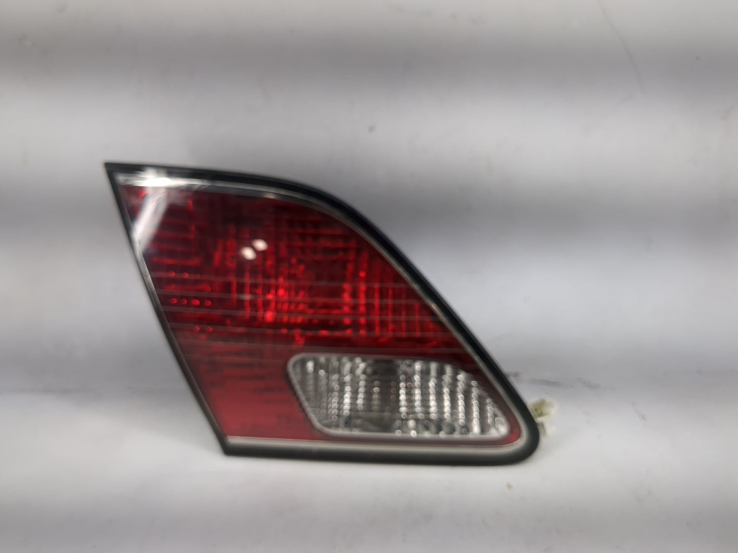 2002-2003 Lexus Es300 Driver Left Side Deck Lid Mounted Tail Light - Oemusedautoparts1.com