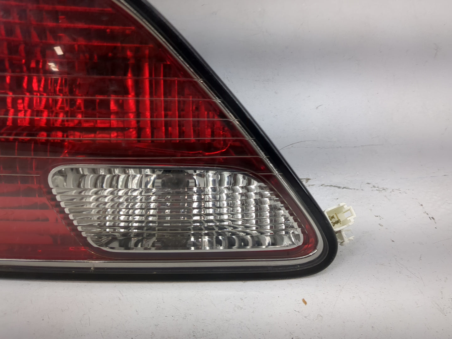 2002-2003 Lexus Es300 Driver Left Side Deck Lid Mounted Tail Light - Oemusedautoparts1.com