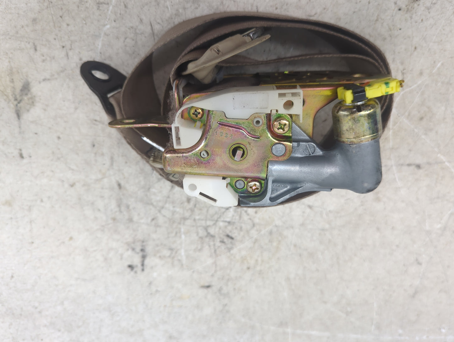 2002-2003 Lexus Es300 Drvier Front Seatbelt Retractor - Oemusedautoparts1.com