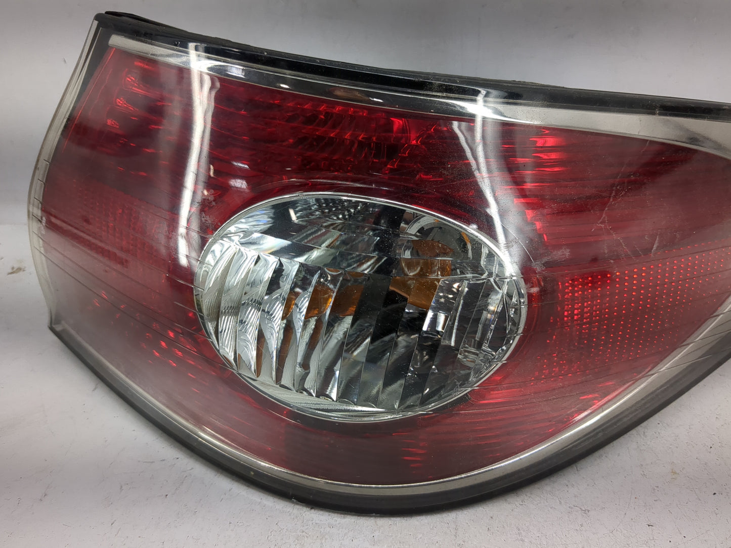 2002-2003 Lexus Es300 Tail Light Assembly Passenger Right OEM Fits Fits 2002 2003 2004 OEM Used Auto Parts - Oemusedautopart