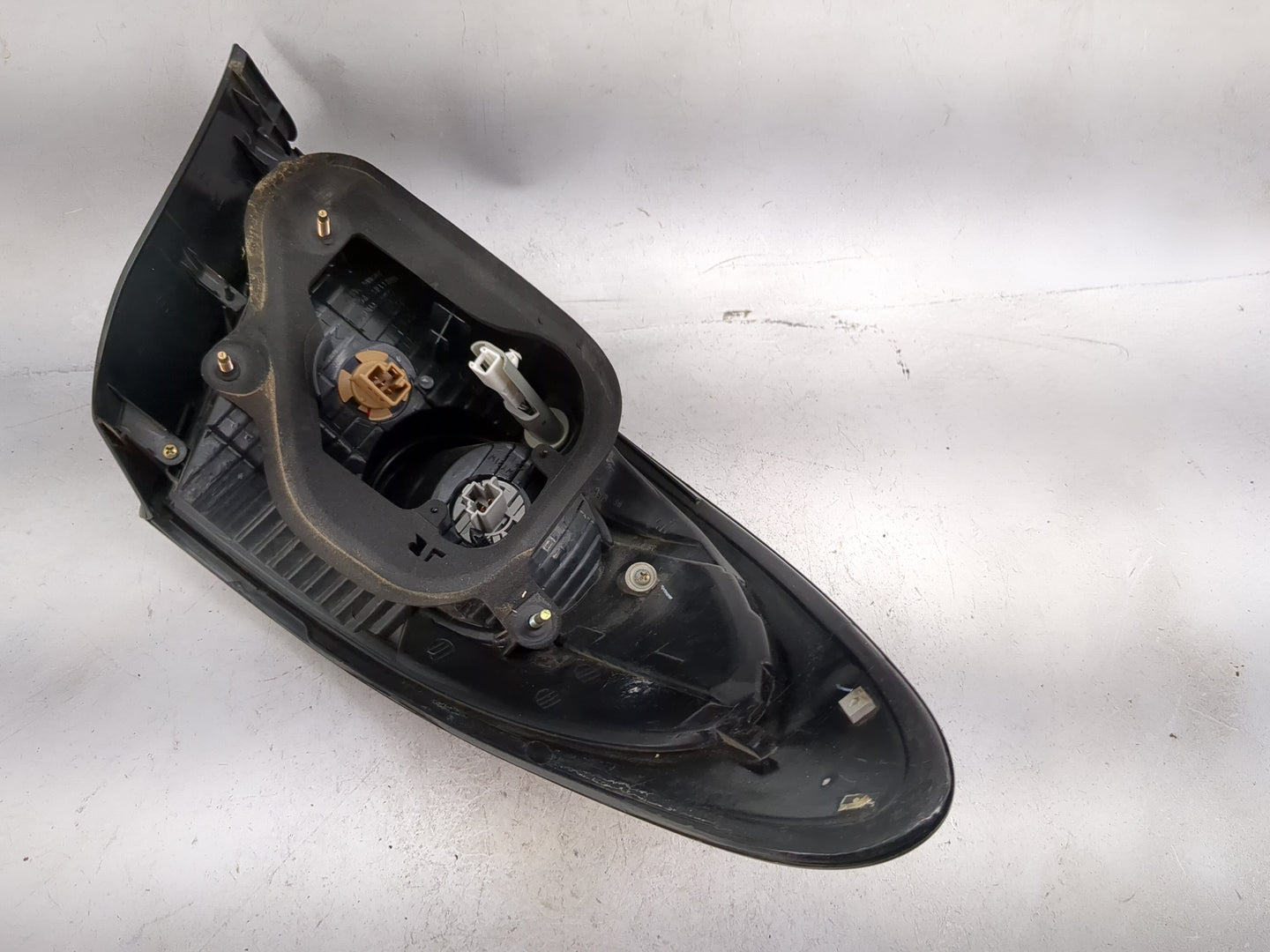 2002-2003 Lexus Es300 Tail Light Assembly Passenger Right OEM Fits Fits 2002 2003 2004 OEM Used Auto Parts - Oemusedautopart