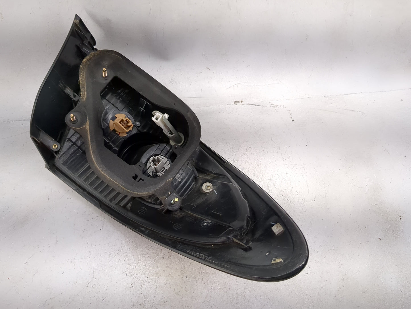 2002-2003 Lexus Es300 Tail Light Assembly Passenger Right OEM Fits Fits 2002 2003 2004 OEM Used Auto Parts - Oemusedautopart